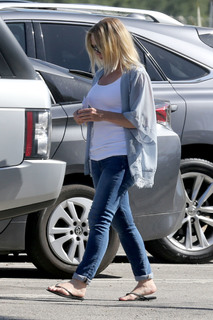 Jennie Garth feet photo thumbnail