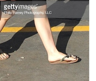 Jennie Garth feet photo thumbnail