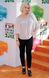 Jennie Garth feet photo thumbnail