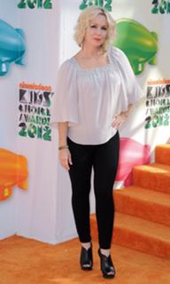 Jennie Garth feet photo thumbnail