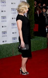 Jennie Garth feet photo thumbnail
