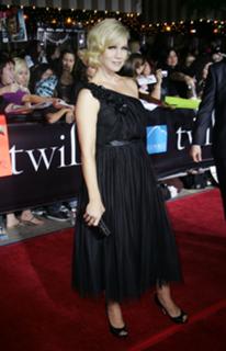 Jennie Garth feet photo thumbnail