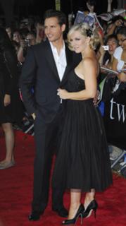 Jennie Garth feet photo thumbnail