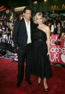 Jennie Garth feet photo thumbnail