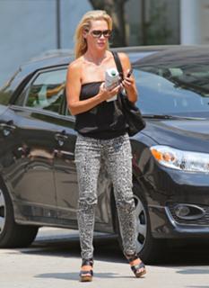 Jennie Garth feet photo thumbnail
