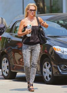 Jennie Garth feet photo thumbnail