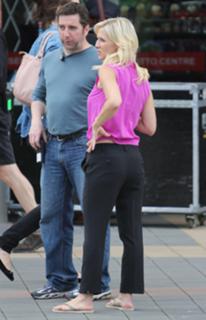 Jennie Garth feet photo thumbnail