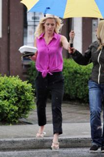 Jennie Garth feet photo thumbnail