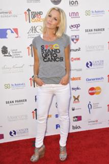 Jennie Garth feet photo thumbnail