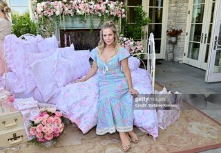 Jennie Garth feet photo thumbnail