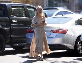Jennie Garth feet photo thumbnail