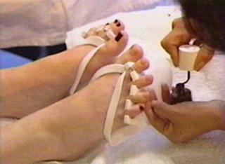 Jennie Garth feet photo thumbnail