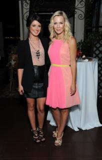 Jennie Garth feet photo thumbnail