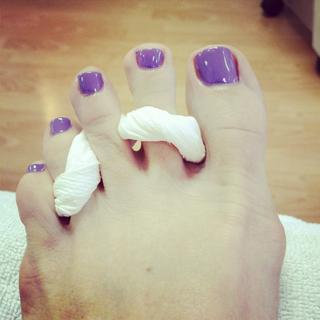 Jennie Garth feet photo thumbnail