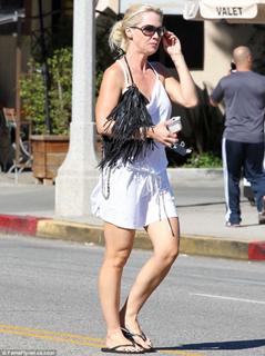 Jennie Garth feet photo thumbnail