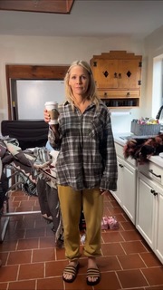 Jennie Garth feet photo thumbnail