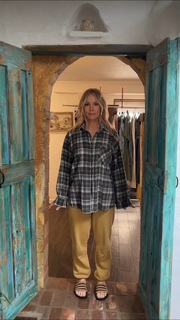 Jennie Garth feet photo thumbnail