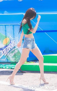 Jennie Kim feet photo thumbnail