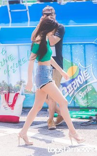 Jennie Kim feet photo thumbnail