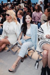 Jennie Kim feet photo thumbnail
