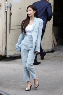 Jennie Kim feet photo thumbnail