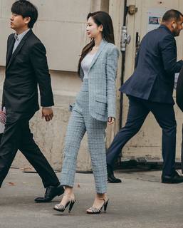 Jennie Kim feet photo thumbnail