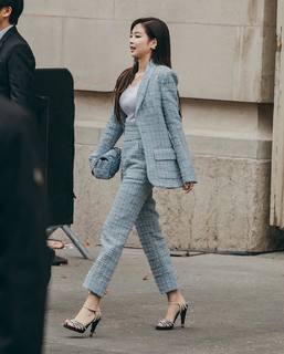 Jennie Kim feet photo thumbnail