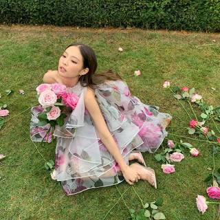 Jennie Kim feet photo thumbnail