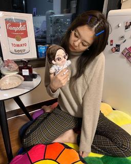 Jennie Kim feet photo thumbnail