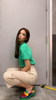 Jennie Kim feet photo thumbnail