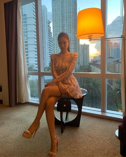 Jennie Kim feet photo thumbnail