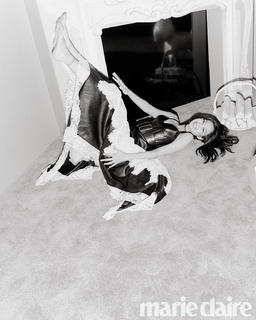 Jennie Kim feet photo thumbnail