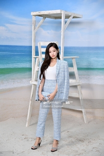 Jennie Kim feet photo thumbnail