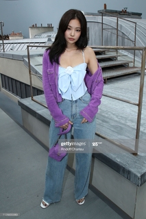 Jennie Kim feet photo thumbnail
