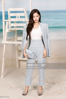 Jennie Kim feet photo thumbnail