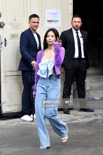 Jennie Kim feet photo thumbnail