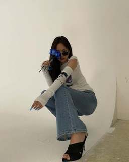 Jennie Kim feet photo thumbnail