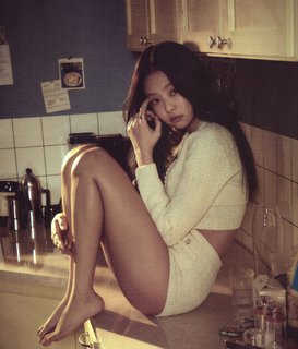 Jennie Kim feet photo thumbnail