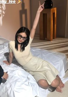 Jennie Kim feet photo thumbnail