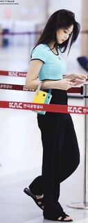 Jennie Kim feet photo thumbnail