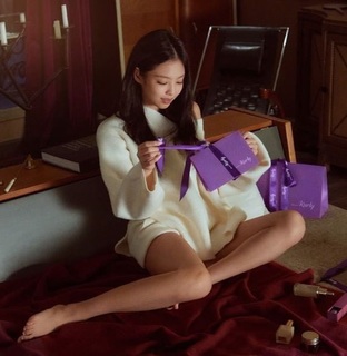 Jennie Kim feet photo thumbnail