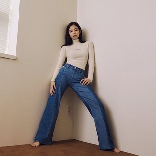 Jennie Kim feet photo thumbnail