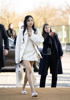 Jennie Kim feet photo thumbnail