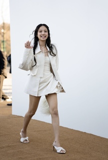 Jennie Kim feet photo thumbnail