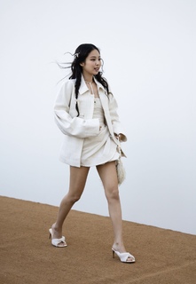 Jennie Kim feet photo thumbnail
