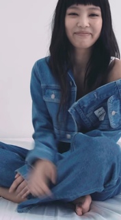 Jennie Kim feet photo thumbnail