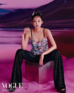 Jennie Kim feet photo thumbnail