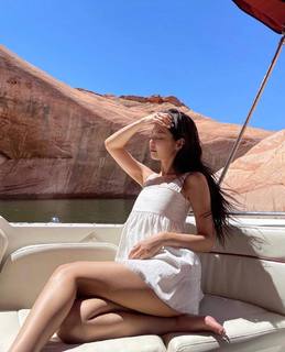 Jennie Kim feet photo thumbnail