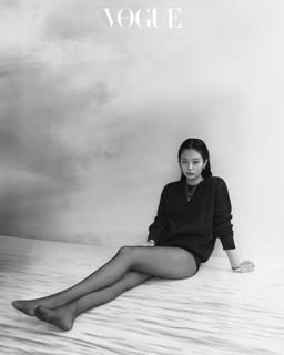 Jennie Kim feet photo thumbnail