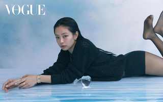 Jennie Kim feet photo thumbnail